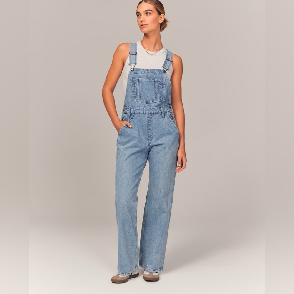 NWT Abercrombie and Fitch light denim overalls size small
